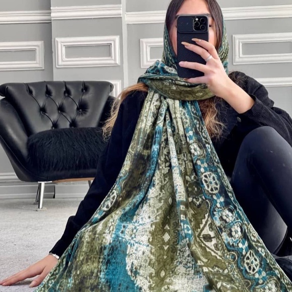 Scarf - Picture 5 of 7